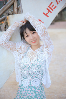男生女生一起差差差的视频轮滑鞋